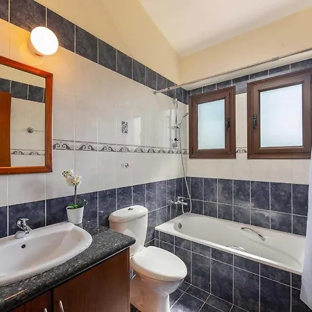 Akis Villa