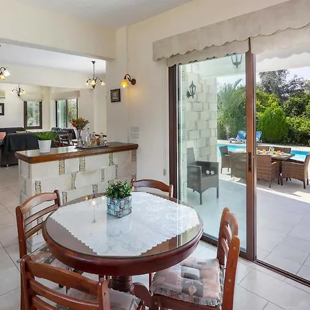 Villa Akis *