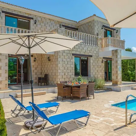 Villa Akis *