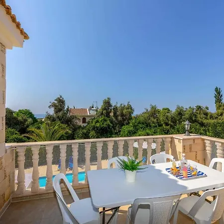 Akis Villa