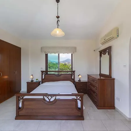Akis Villa Argáka